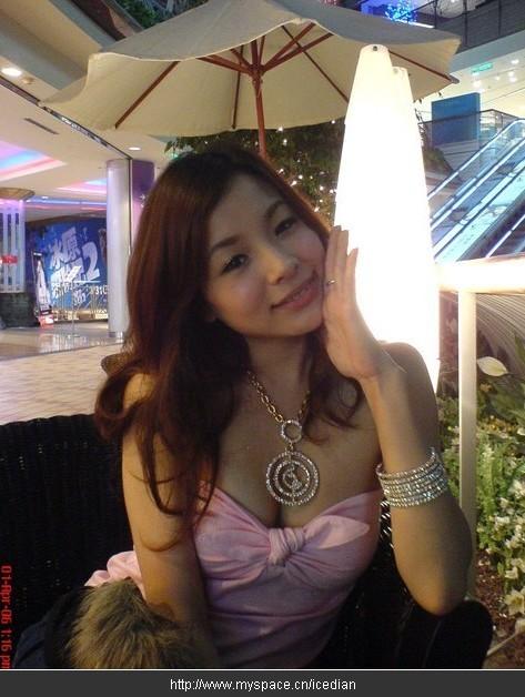 酷我_疯狂贴图吧_少女换卫生巾的过程