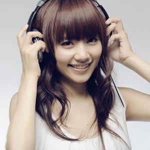 【快乐女孩(《甜心格格》动画片主题曲)歌词】