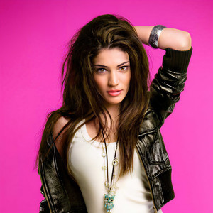 Ivi Adamou《Fotia Vrohi (You Don't Belong Here)》