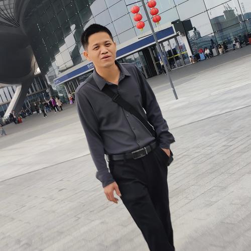 李艺翔资料,李艺翔最新歌曲,李艺翔MV视频,李艺翔音乐专辑,李艺翔好听的歌