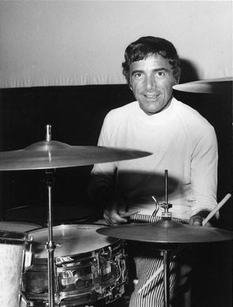 Louie Bellson资料,Louie Bellson最新歌曲,Louie BellsonMV视频,Louie Bellson音乐专辑,Louie Bellson好听的歌