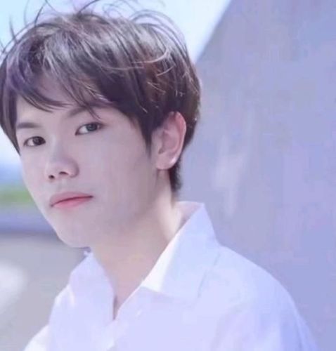 卫哥哥资料,卫哥哥最新歌曲,卫哥哥MV视频,卫哥哥音乐专辑,卫哥哥好听的歌