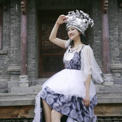 华蓝资料,华蓝最新歌曲,华蓝MV视频,华蓝音乐专辑,华蓝好听的歌