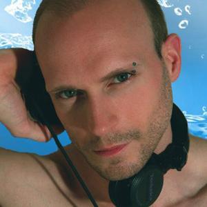Liquid Cosmo资料,Liquid Cosmo最新歌曲,Liquid CosmoMV视频,Liquid Cosmo音乐专辑,Liquid Cosmo好听的歌