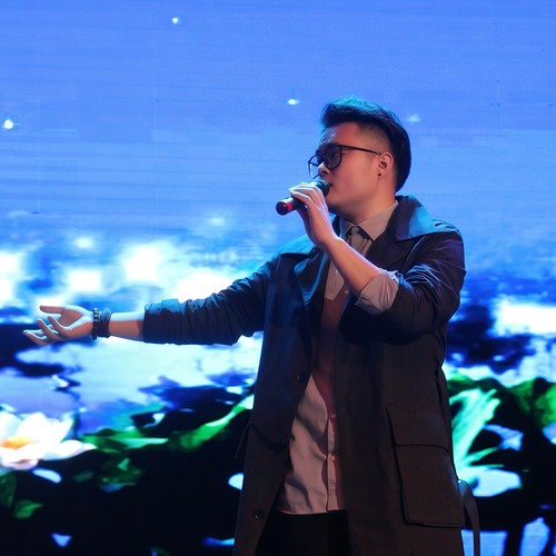 章超资料,章超最新歌曲,章超MV视频,章超音乐专辑,章超好听的歌