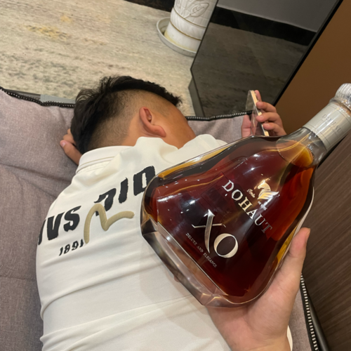 一个男的资料,一个男的最新歌曲,一个男的MV视频,一个男的音乐专辑,一个男的好听的歌