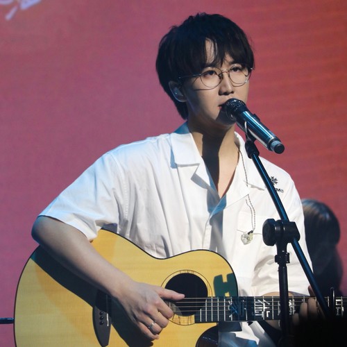 徐秉龙资料,徐秉龙最新歌曲,徐秉龙MV视频,徐秉龙音乐专辑,徐秉龙好听的歌