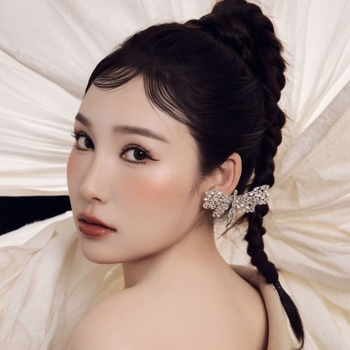张奥妮资料,张奥妮最新歌曲,张奥妮MV视频,张奥妮音乐专辑,张奥妮好听的歌
