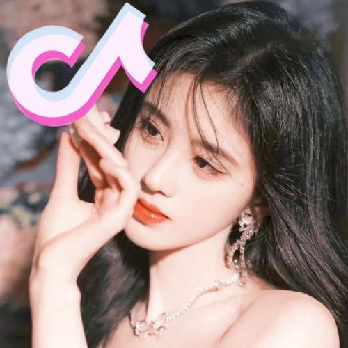 抖音伤感：予你痴情，赠我伤痛