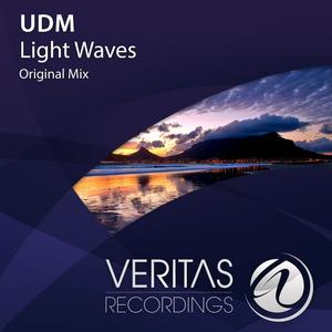 UDM《Light Waves(Original Mix)》[MP3_LRC]