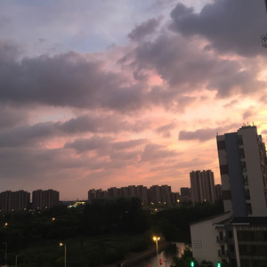 夜深适合一个人